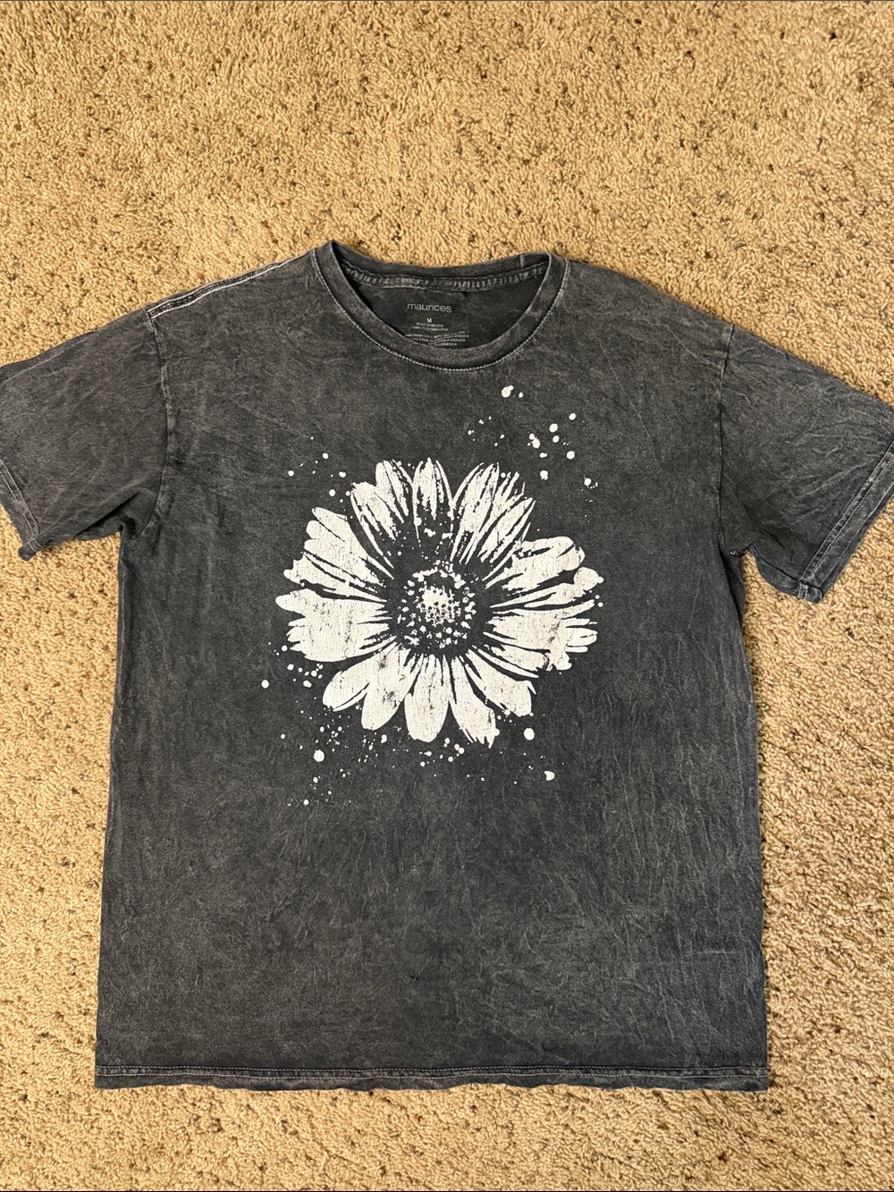 Maurices Black Short Sleeve Tee with White Daisy Print